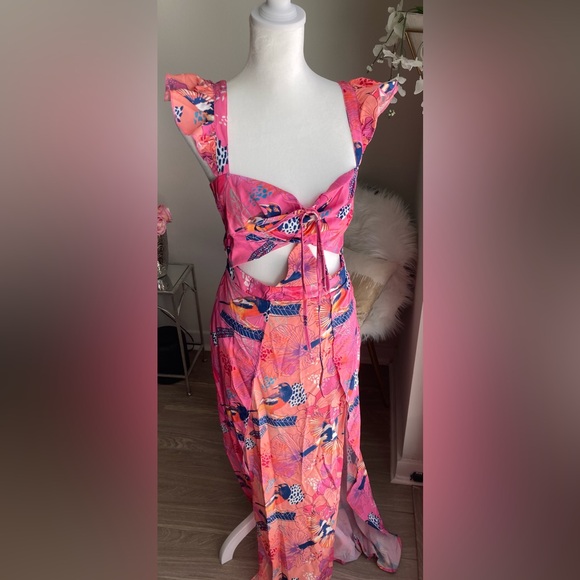 SHEIN NWT PINK FLORAL AND BIRD SPLIT THIGH DRESS - Picture 5 of 8